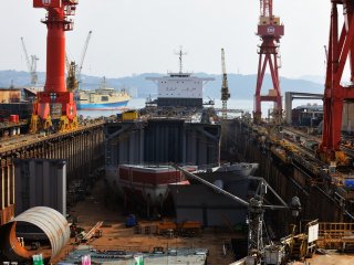 Bến tàu Kamishima của xưởng đóng tàu Sasebo.Vào kì nghỉ này, tôi không nhìn thấy bất kì ai, còn không khí thì yên tĩnh lạ thường