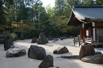 <p>สวนหินที่ใหญ่ที่สุดในญี่ปุ่นที่&nbsp;Kongobuji Temple</p>