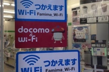 <p>可使用docomo Wi-Fi的标志。摄于东京某FamilyMart。</p>