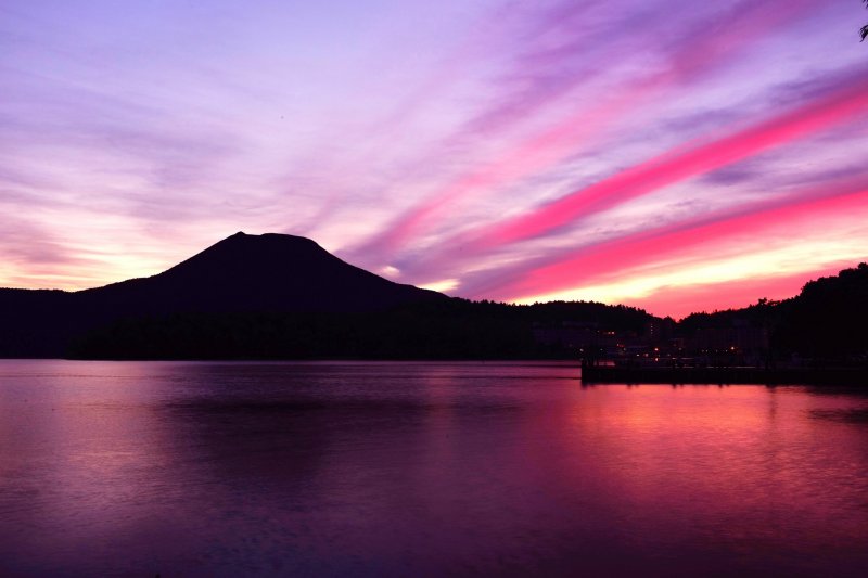 <p>The sky above Mt. Oakan turning purple in strips</p>