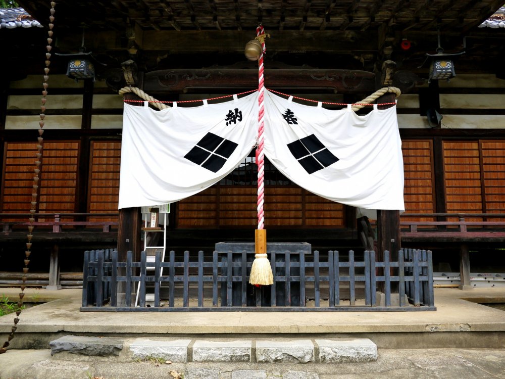 The shrine&#39;s bell rope