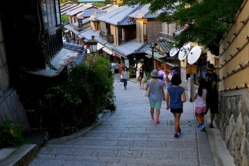 <p>Picturesque paved streets descend from Kiyomizu temple &nbsp;</p>