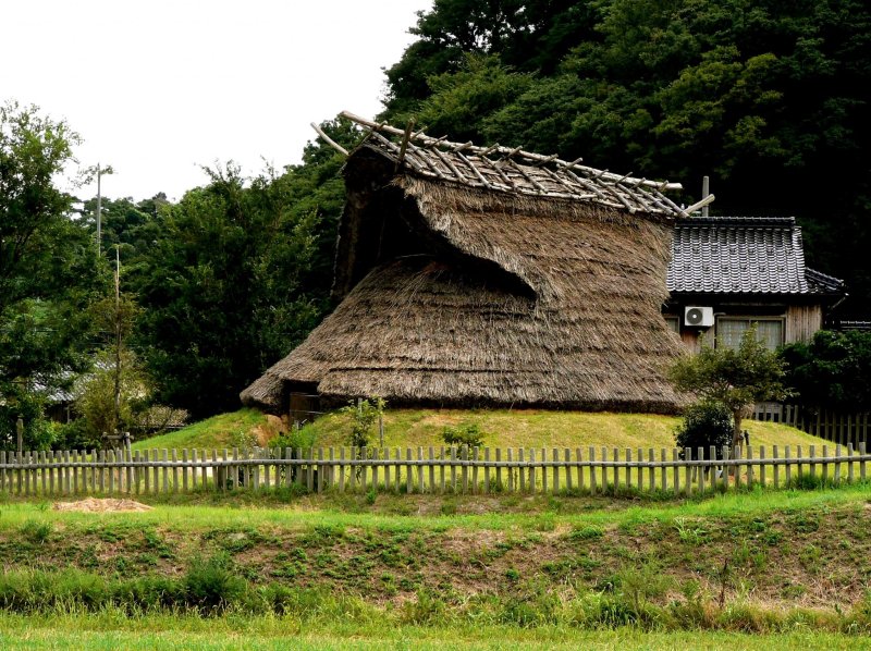 <p>There was a small history park with a thatched roof building - but I can&#39;t find it on the map and I couldn&#39;t read the name.</p>