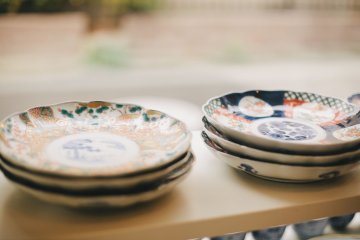 <p>Antique Plates a few minutes walk from Tokyo Skytree Tower.</p>