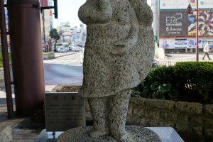 รูปปั้นเกี๊ยวซ่าหน้าสถานี Utsunomiya