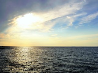 Le parc en bord de mer de Futami dans la pr&eacute;fecture de Ehime : fait partie du &quot;Top 100 des meilleurs points de vues pour observer le coucher du Soleil au Japon&quot;