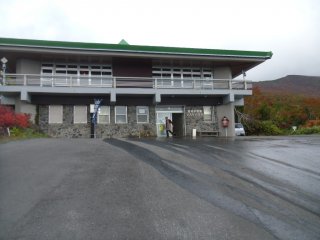 The rest stop at the top car park, where you can eat, drink, keep warm and use the toilet. It&#39;s open from 9:30 to 16:30.