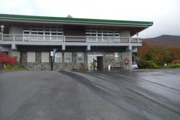 <p>The rest stop at the top car park, where you can eat, drink, keep warm and use the toilet. It&#39;s open from 9:30 to 16:30.</p>