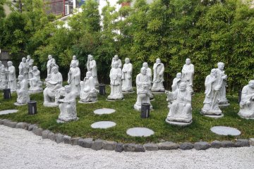 <p>Statues as you walk in</p>