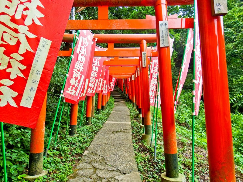 <p>It is impossible to miss the front entrance of this colorful shrine</p>