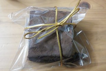 <p>A rich and chocolatey brownie - the perfect present!</p>
