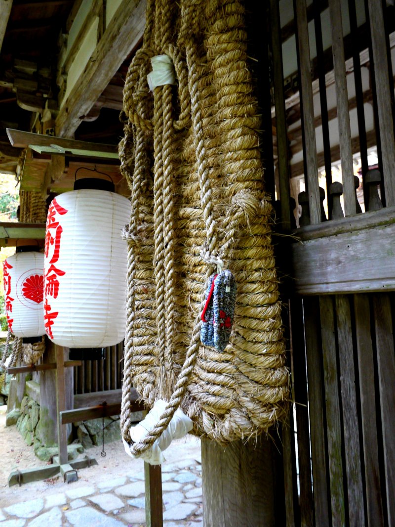 <p>Huge rope sandals hang on Nitenmon, the gate to the main hall</p>
