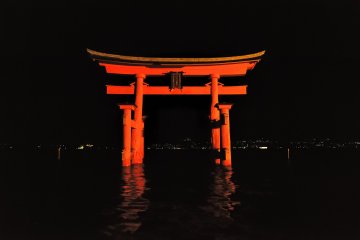 <p>This torii gate is one of the &#39;Three Major Torii Gates of Japan&#39;, which is the eighth torii gate since the original was built in the Heian Period by Taira-no Kiyomori</p>