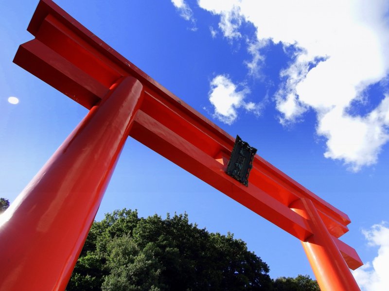 <p>The stark contrast between Red torii gate of Fujishima Shrine and the blue sky</p>