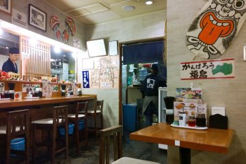 <p>อีกมุมของบรรยากาศภายในร้าน บันไน โชกุโด (坂内食堂 / Bannai Shokudo) ที่ Kyoto Ramen Street ด้านบนของสถานีเกียวโต (Kyoto Station)</p>