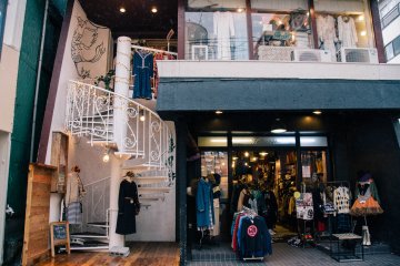 <p>Another clothing shop with very cheap prices.</p>