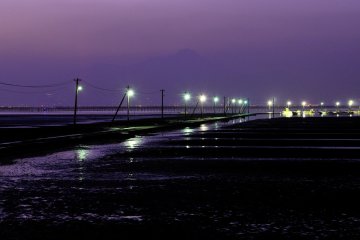 <p>When you visit the Ariake Sea, be sure to enjoy the romantic scenery of nearby Nagabeta Causeway</p>