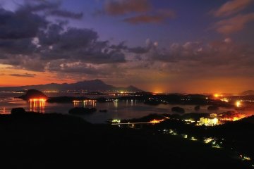<p>The sunset view from Mount Sengan, with Kami Amakusa city at the bottom right, and Shimabara Peninsula on the far left</p>