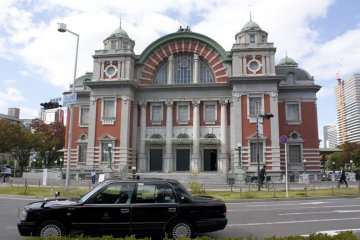 <p>พิพิธภัณฑ์&nbsp;The Museum of Oriental Ceramics, Osaka (大阪市立東洋陶磁美術館) นั้นตั้งอยู่ตรงข้าม&nbsp;Osaka Central Public Hall นั่นเอง</p>