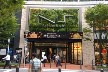 <p>ด้านหน้าห้าง&nbsp;NU Chayamachi Plus ที่เป็นที่ตั้งของร้าน&nbsp;SLOW HOUSE by ACTUS สาขา Umeda ซึ่งจะตั้งอยู่บนชั้น 2 ของห้างเก๋นี้</p>