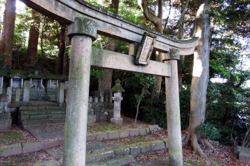 <p>Stone torii gate of Hakusan Shrine...it looks very old!</p>