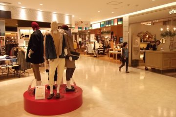 <p>More womens&#39; clothing</p>