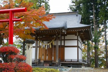 <p>Kitaro Inari shrine is situated in the foothills of Mt.&nbsp;Maizuru</p>