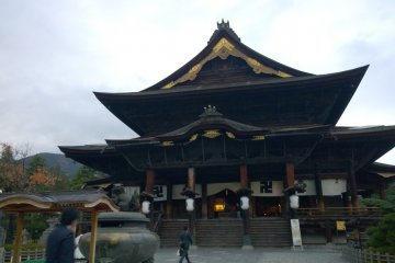 วัดเซ็นโคจิ (善光寺 – Zenkoji Temple)