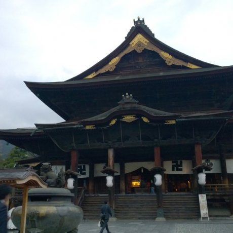 วัดเซ็นโคจิ (善光寺 – Zenkoji Temple)