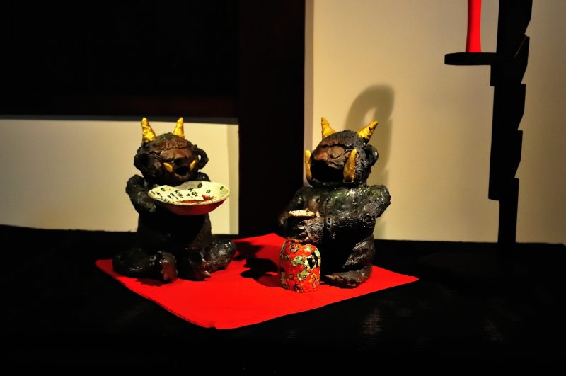 <p>Statues of ogres displayed at an entrance hall. They were so cute that I wanted to join them and play together!</p>