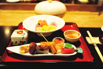 <p>Dinner mainly consisted of mountain foods, which were as colorful as seafood</p>