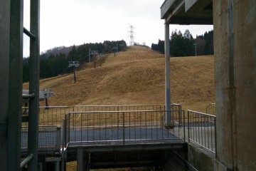 <p>No snow at the top of the Mitsumata Ropeway</p>