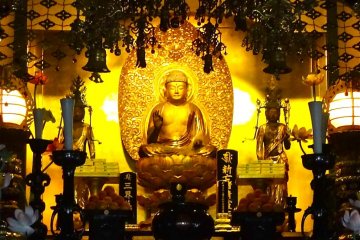 Amitabha Tathagata Buddha, the main statue of the temple.