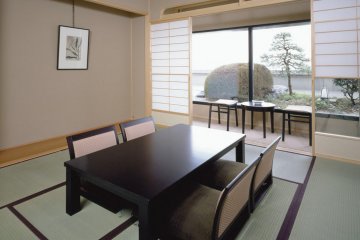 <p>Tatami room</p>
