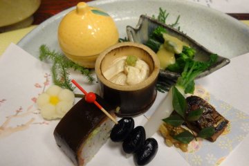 <p>The appetizer plate at Ryokan&nbsp;Sanga</p>