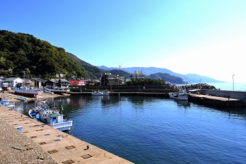 <p>Ebisu Shrine was founded to watch over the safe sailing of the fishing boats that sail from this port.</p>