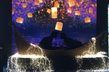 <p>Enjoying a magical moment from &#39;Tangled&#39; in the Shin-Marunouchi&nbsp;building</p>