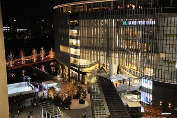 <p>Grand Front Osaka is also in Christmas colors!</p>