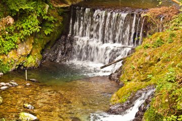 <p>A pretty waterfall located in a small forest leading down to Lake Sagami</p>