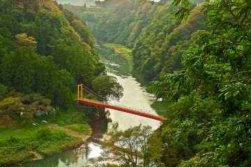 <p>If approaching Lake Sagami from Mount Takao, the very distinctive Benten Bridge will appear before you in a valley directly below</p>