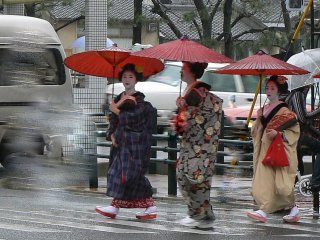 I was lucky enough to see three maiko on their way to the performance