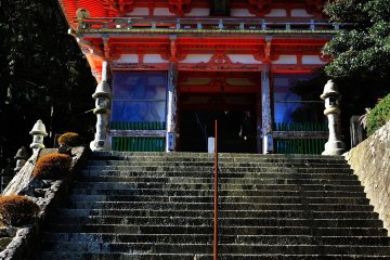 <p>Seiganto-ji Temple (The Temple of Blue Waves). Along with Nachi Taisha Shrine, this temple is listed as a UNESCO World Heritage Site. It&#39;s also one of the 33 temples of Kansai Kannon Pilgrimage.</p>