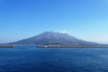 <p>Sakurajima en un d&iacute;a despejado de primavera</p>