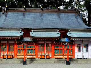 熊野速玉大社は、熊野三山の熊野本宮大社、熊野那智大社と共に世界遺産に登録されている