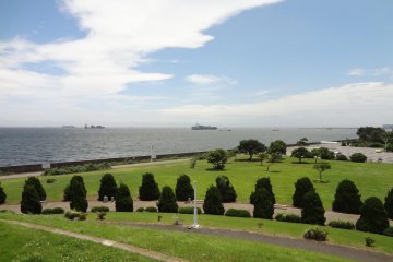 The pier faces Tokyo Bay with the Boso Peninsula (Chiba) directly in front of you, and the Miura Peninsula to the south.