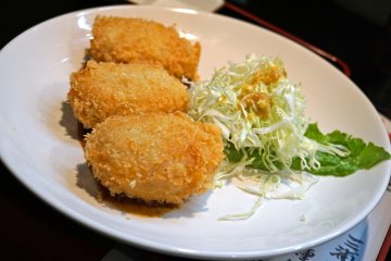 <p>To die for!&nbsp;Maguro Cream Croquettes is a favorite among females and young children.</p>