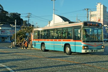<p>The bus stop closest to Misaki Fisherina and&nbsp;Kurobatei</p>