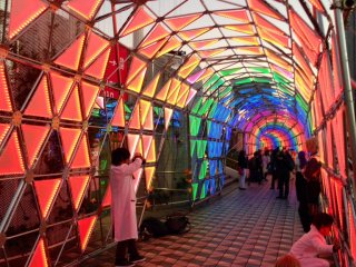 Đường hầm ánh sáng này là một điểm chụp ảnh đông người đến nhất ở thành phố Tokyo Dome