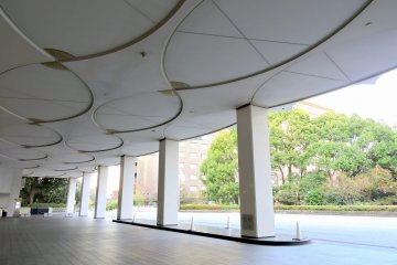 <p>Unique ceiling of the entrance to International Convention Center Pamir</p>