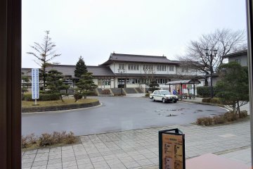 사쿠라 하라다 호텔 카페에서 본 JR 후나오카 역